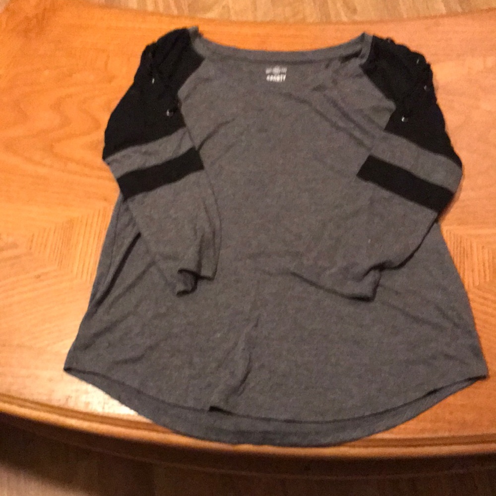 💛 🆓 Junior’s 3/4 sleeve top